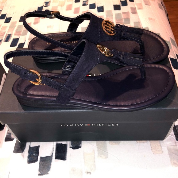 Authentic New Tommy Hilfiger Thong Sandals W/Tassels. Size 7 - Picture 9 of 12